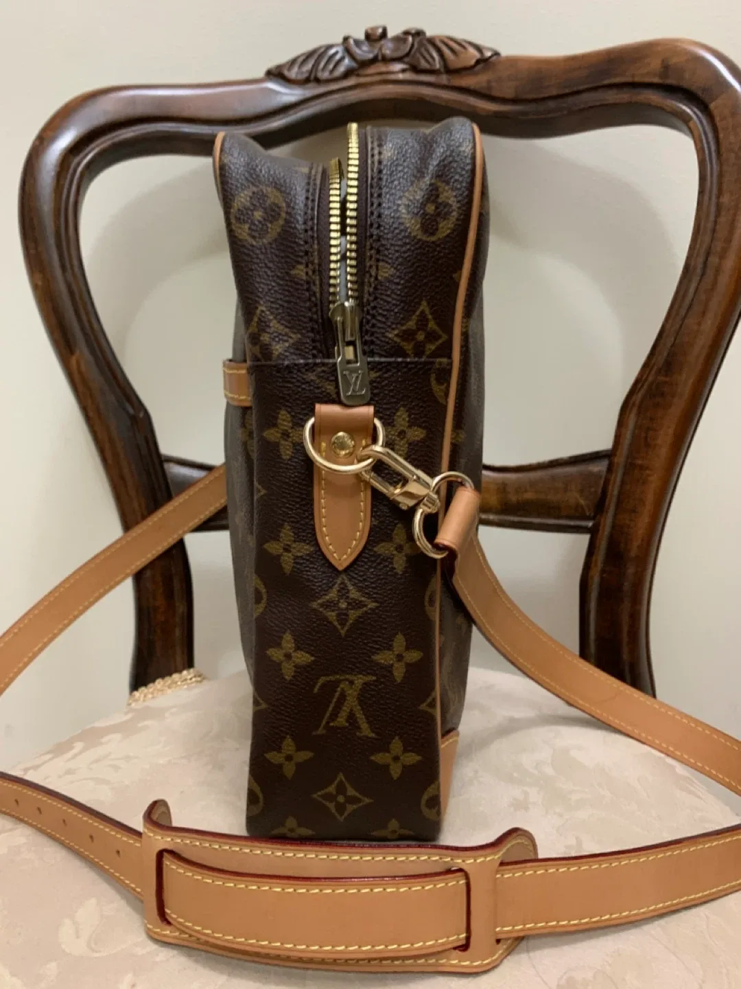 Authentic Louis Vuitton Danube Messenger Bag image indicator(3)
