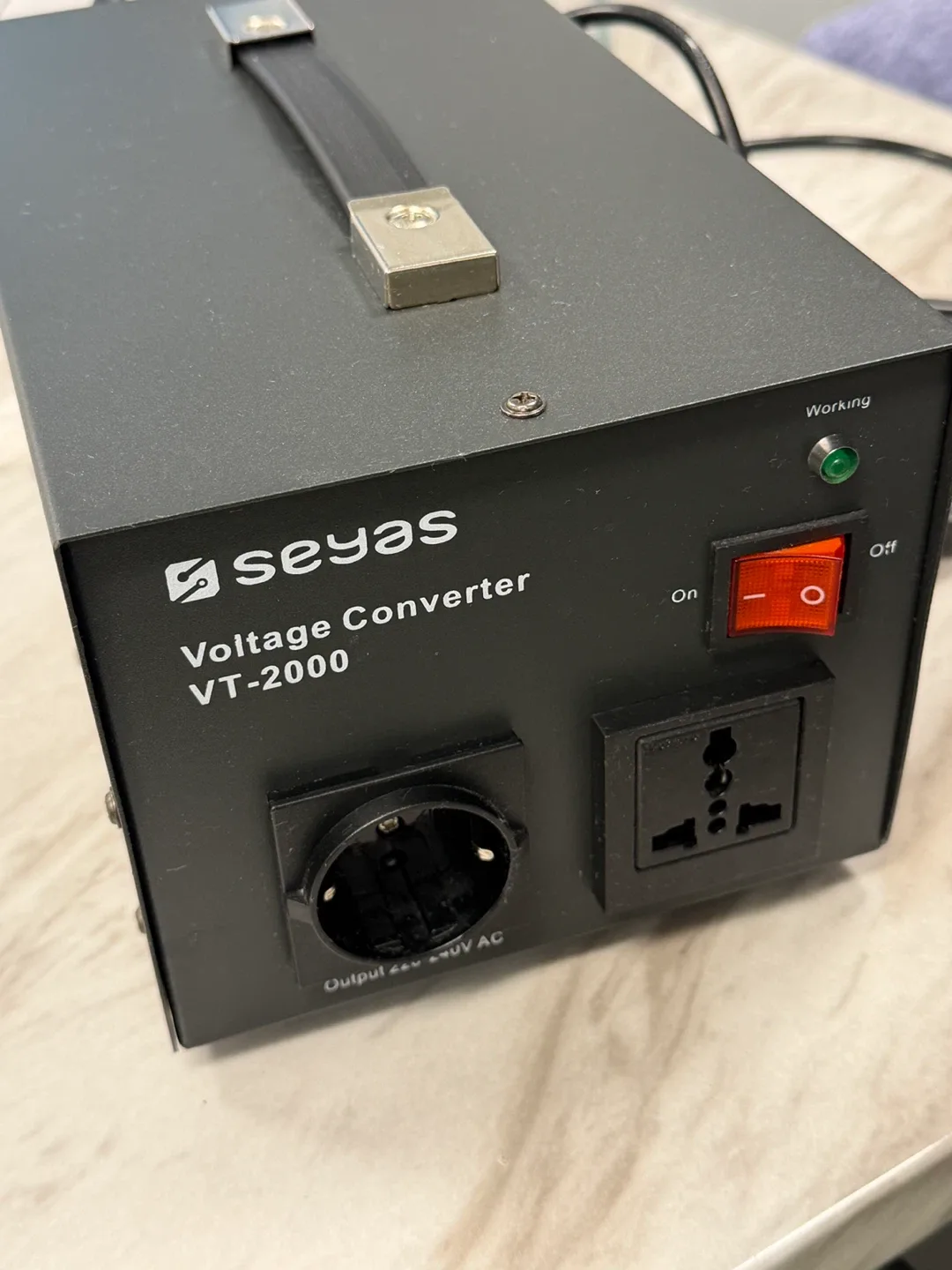 Seyas VT-2000 Voltage Converter