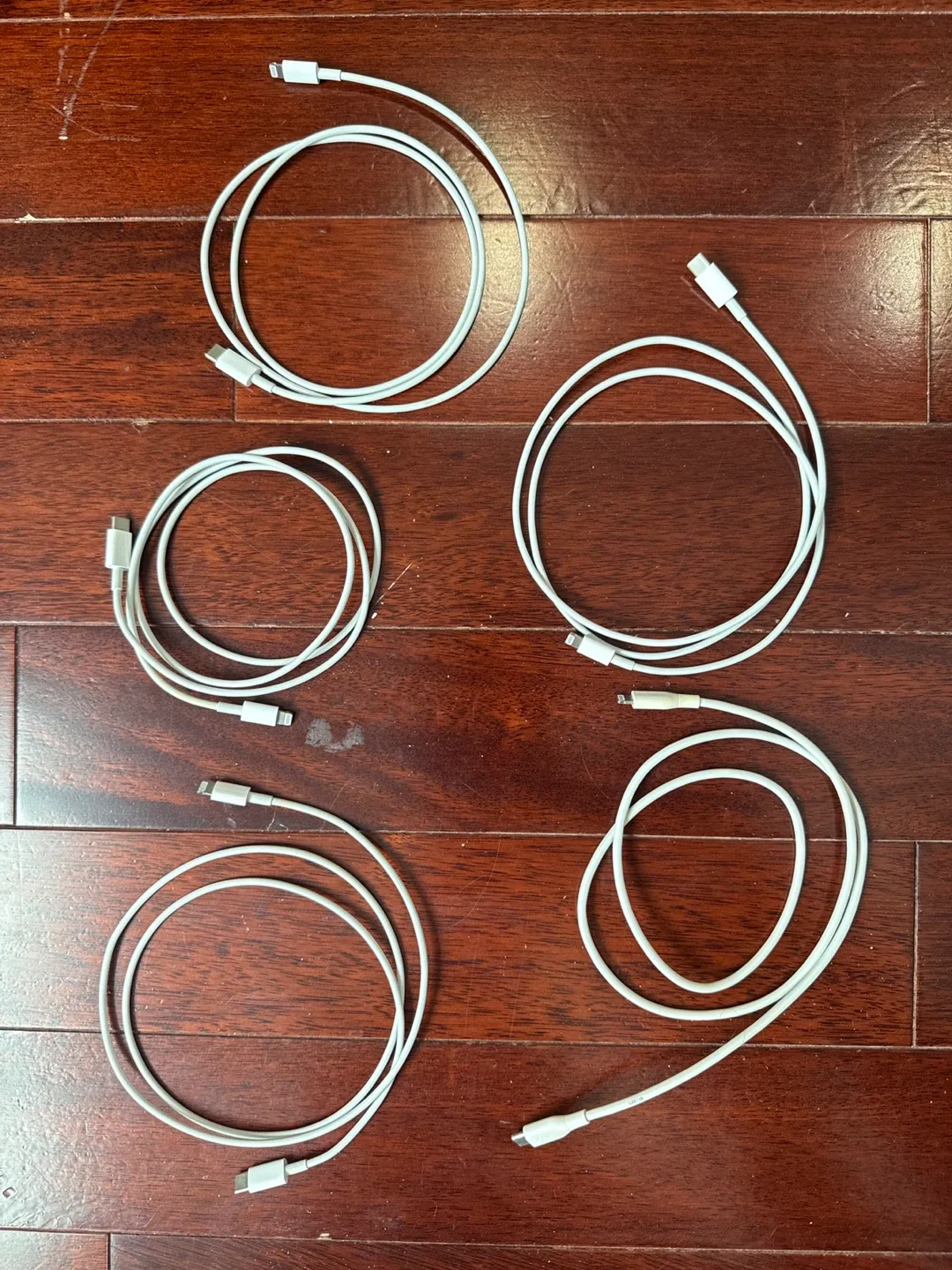 Lightning cables & headphones image indicator(2)