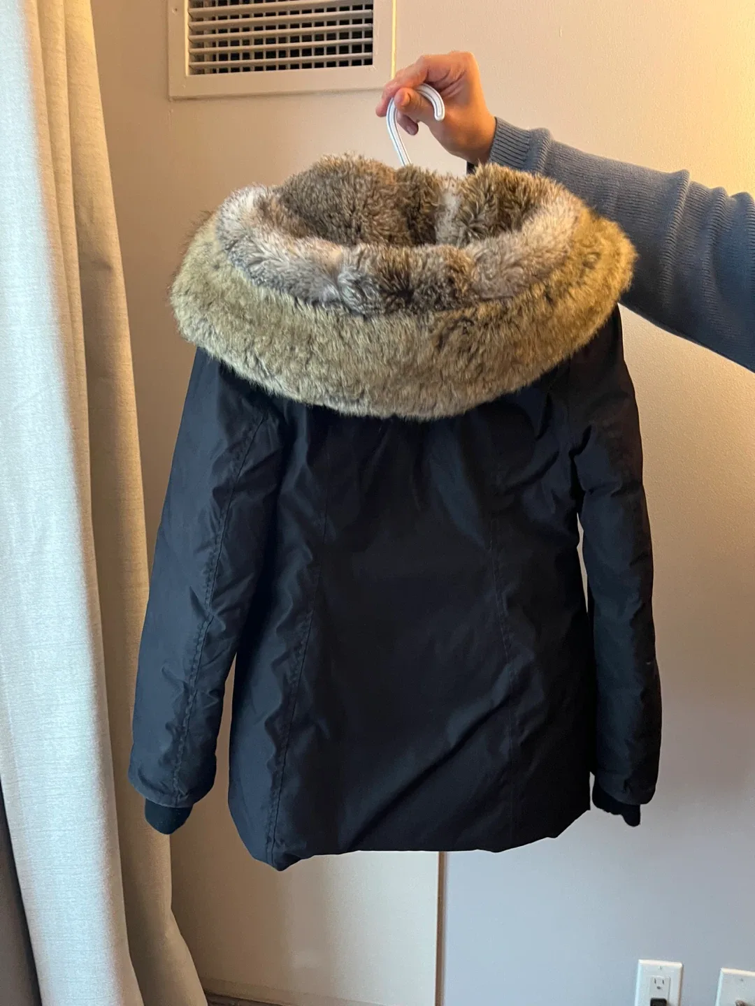 Aritzia/Babaton XS Black Winter Coat image indicator(2)