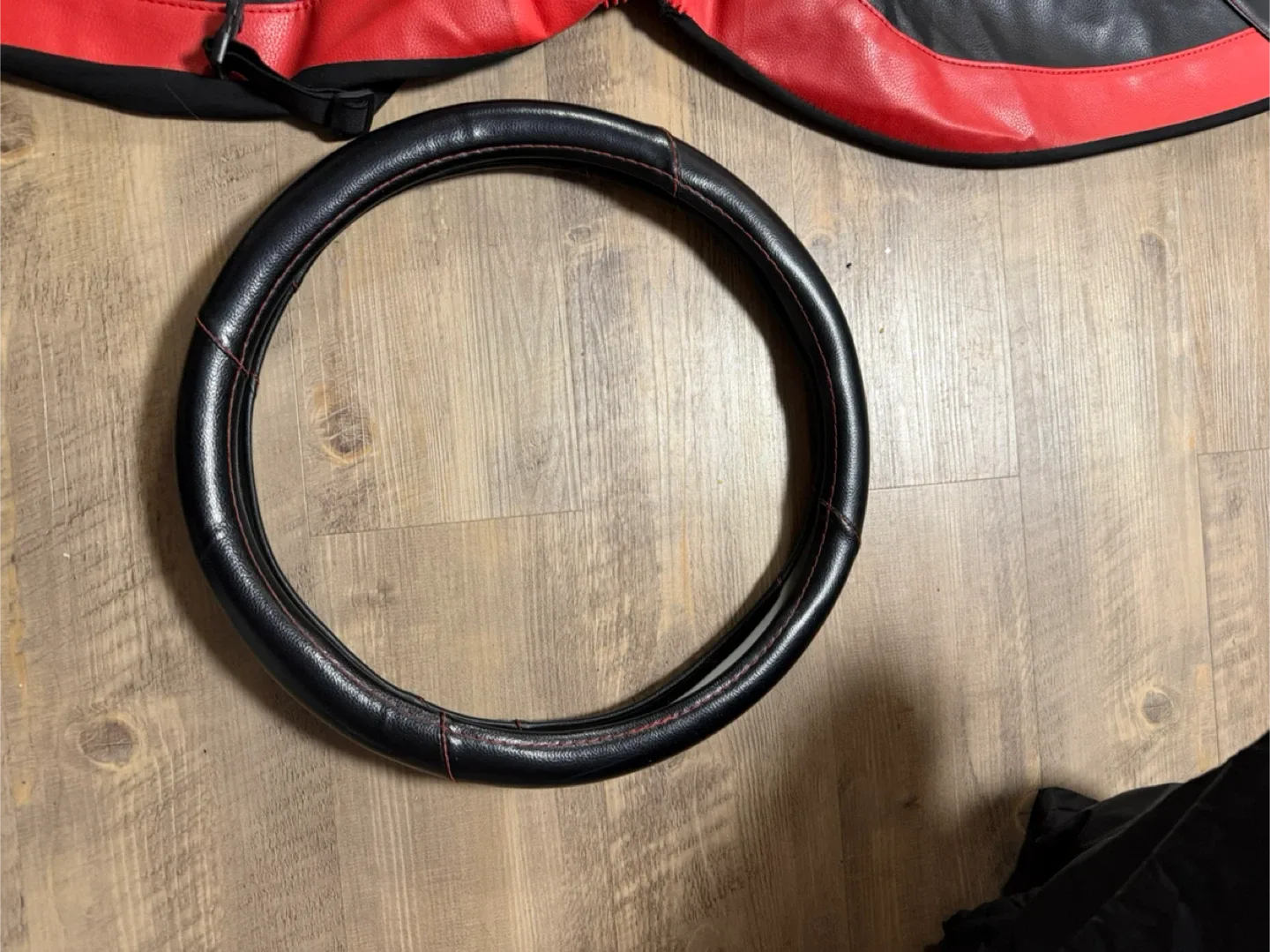 Car Seat Covers & Steering Wheel Cover - Red & Black image indicator(3)