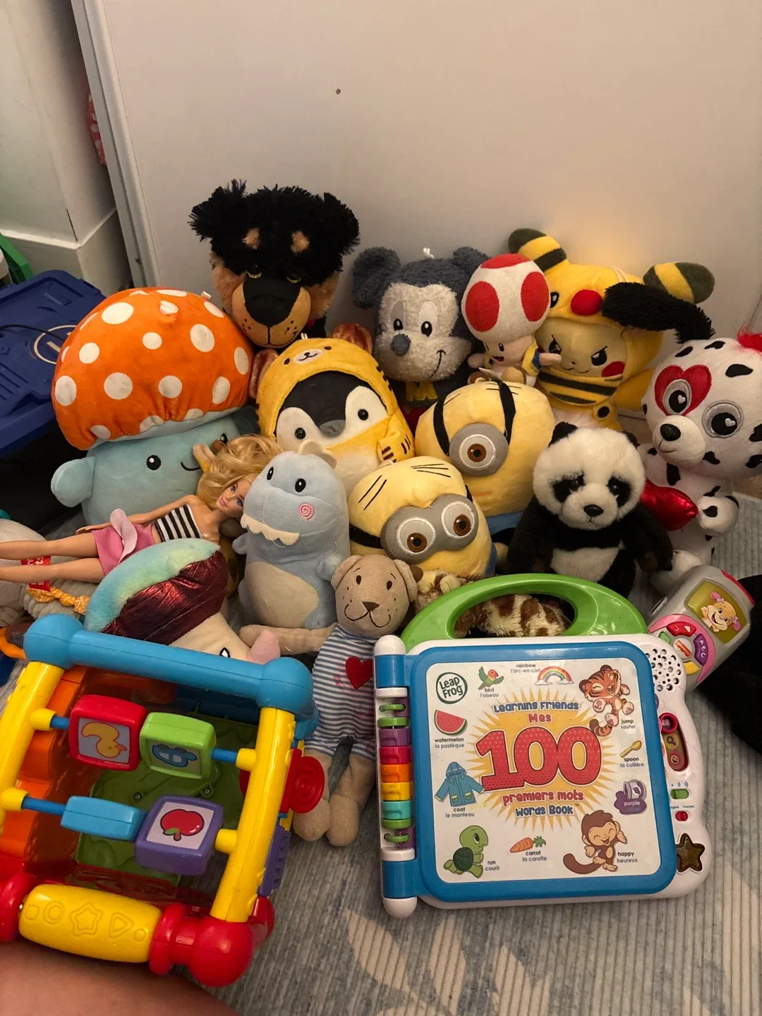 Assorted stuffies/teddys and other toys