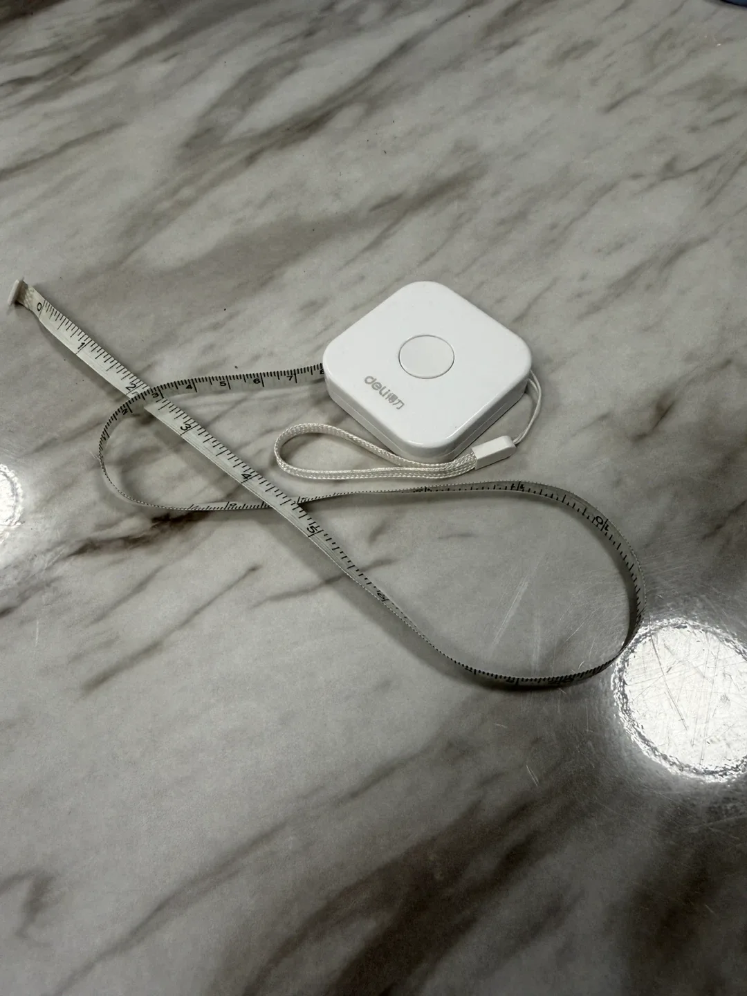 Deli Retractable Tape Measure - White