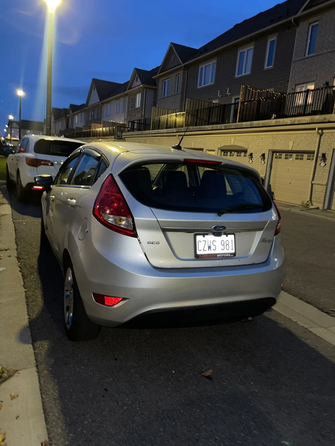 Silver Ford Fiesta Hatchback 2012 image indicator(5)