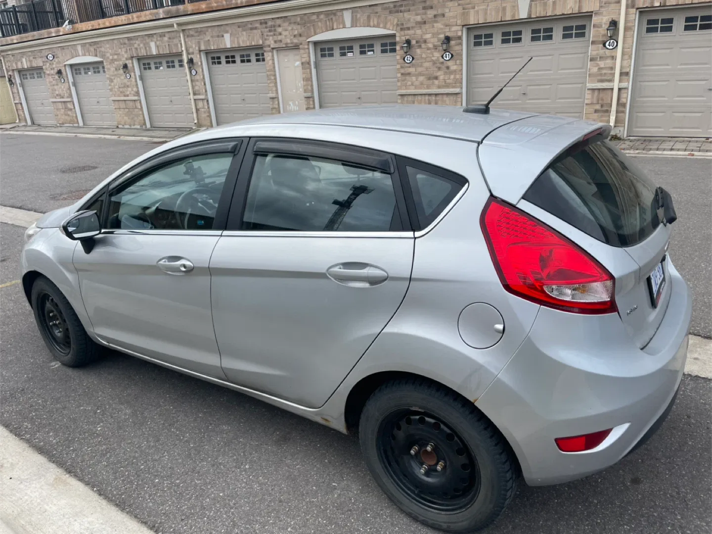 Silver Ford Fiesta Hatchback 2012 image indicator(4)