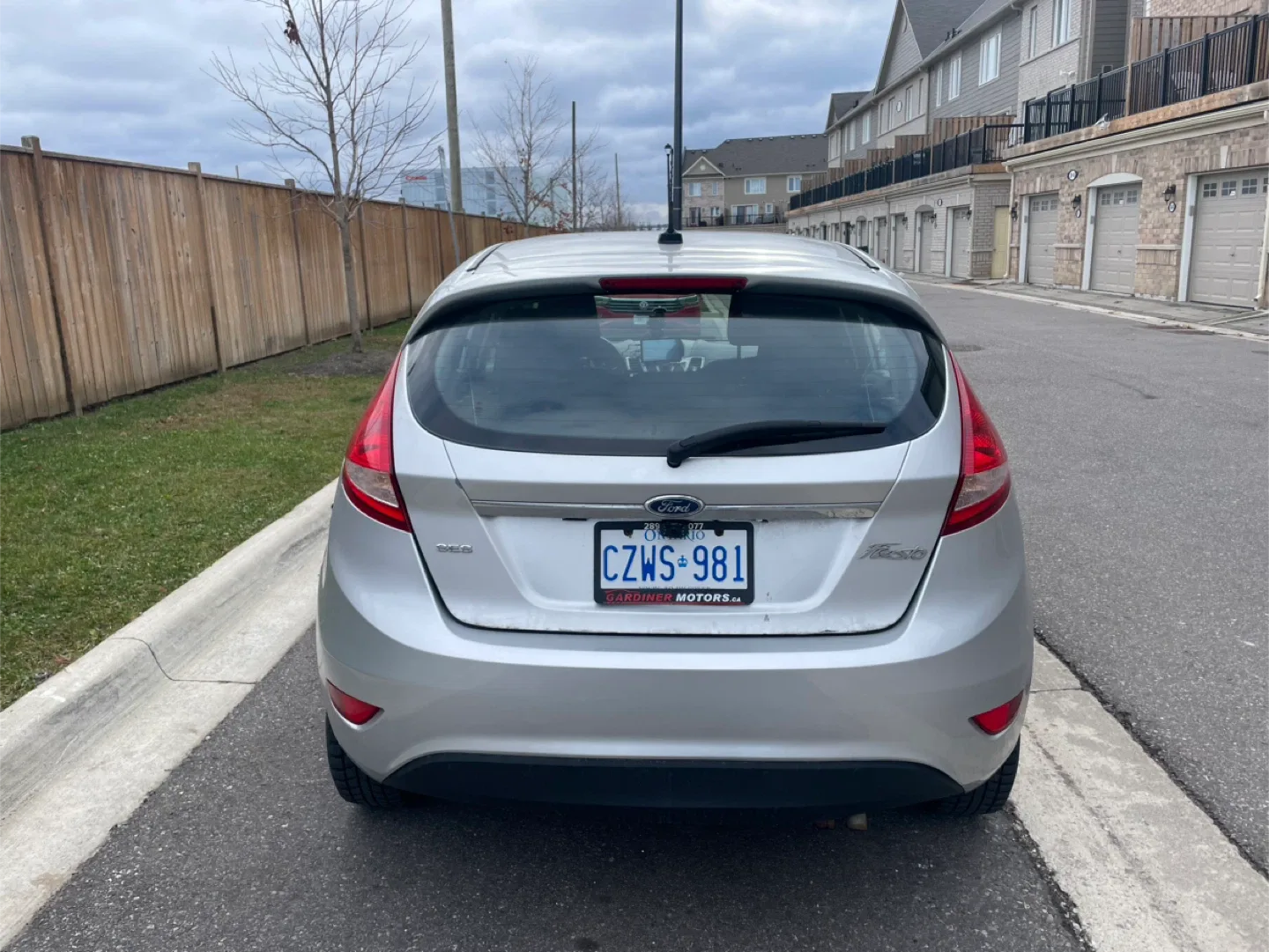 Silver Ford Fiesta Hatchback 2012 image indicator(2)