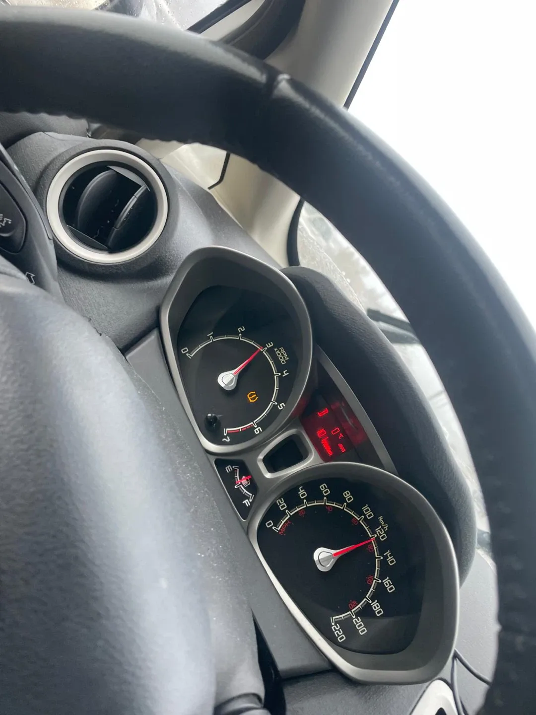 Silver Ford Fiesta Hatchback 2012 image indicator(10)