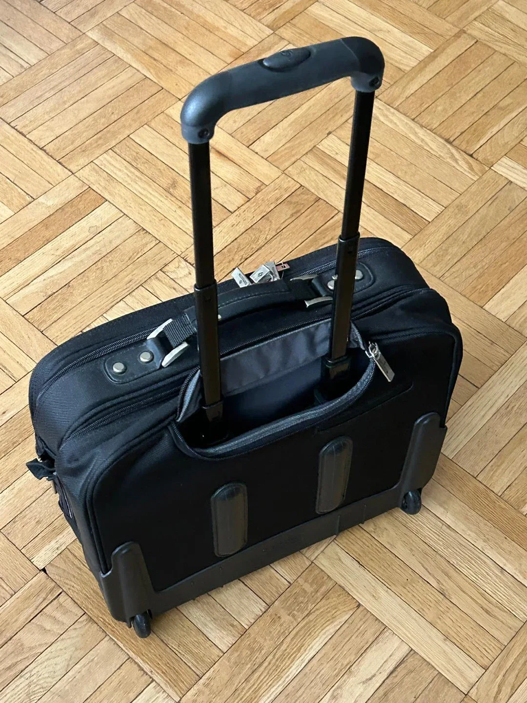Samsonite Rolling Briefcase image indicator(2)