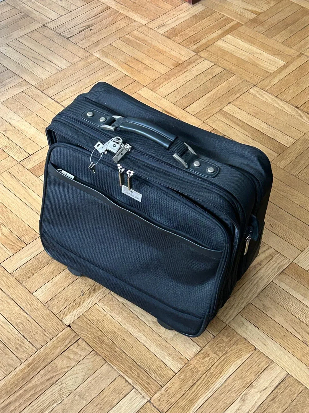 Samsonite Rolling Briefcase image indicator(6)