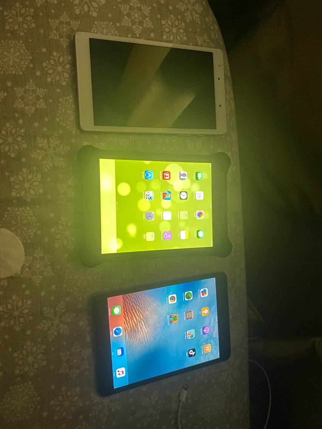 Apple  iPad first generation & Samsung tablet greats for kids image indicator(2)