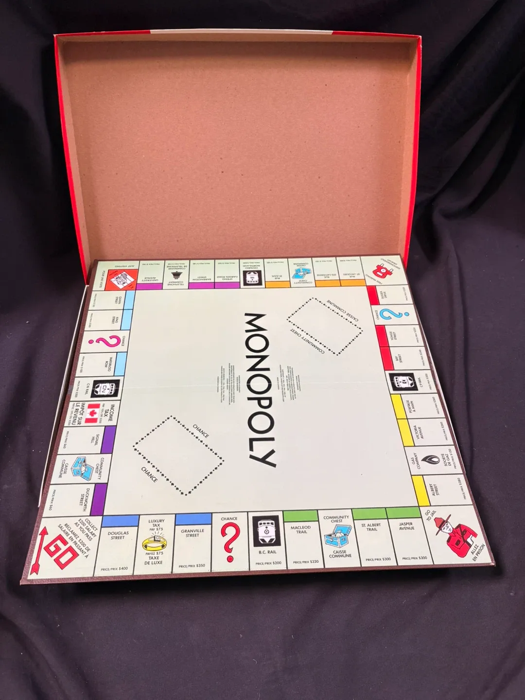 #cleanout Monopoly Canadian Edition by Parker Brothers image indicator(2)
