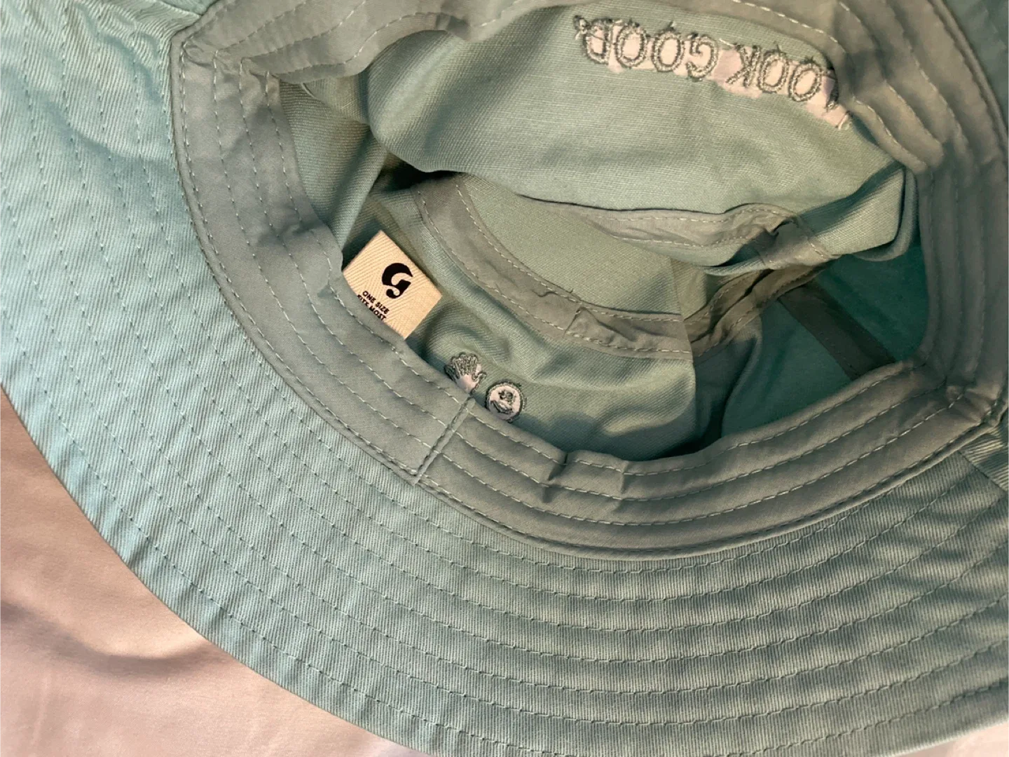 Glossier Hat image indicator(2)