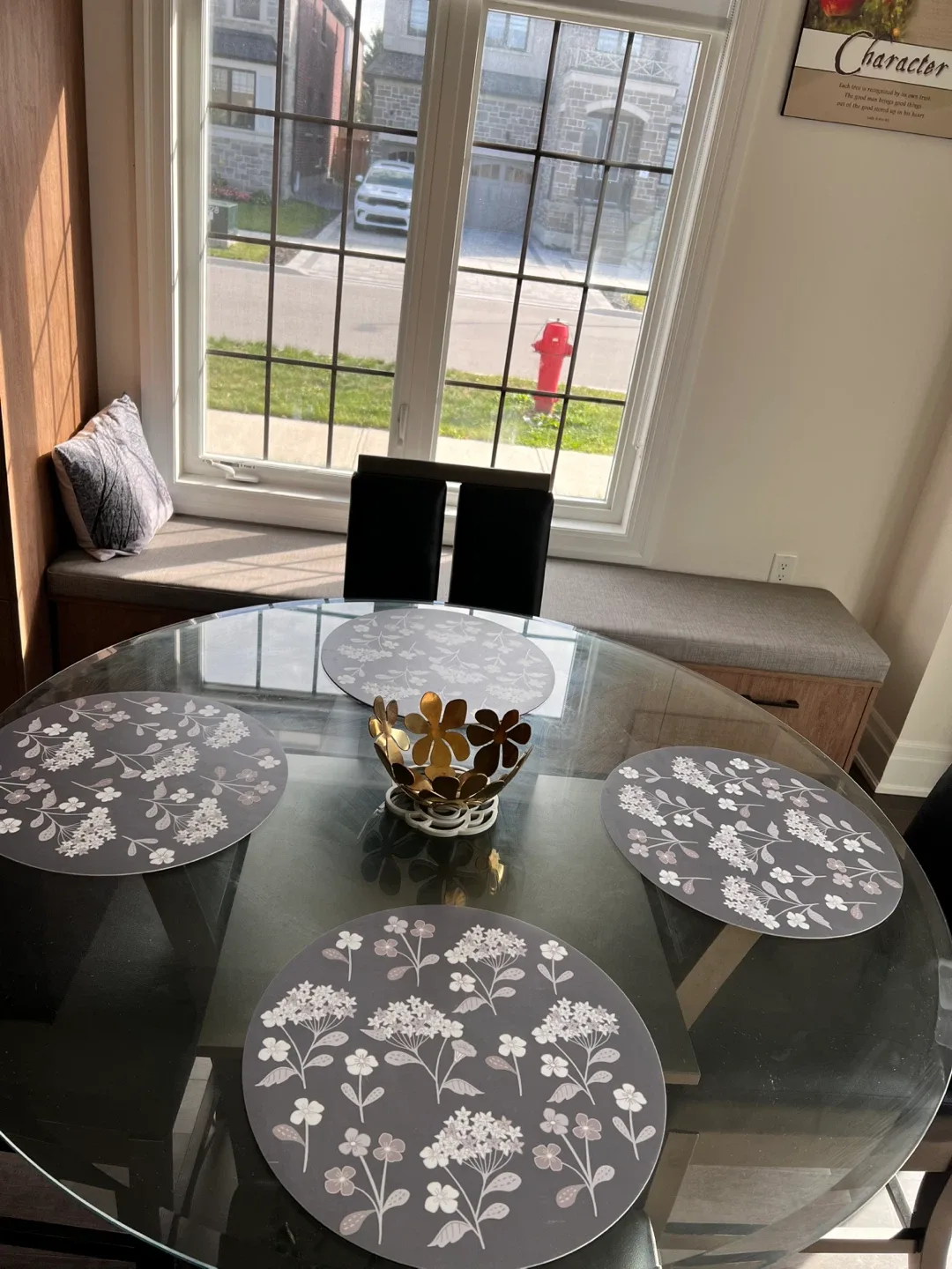 Round Glass Dining Table with 4 Black Chairs image indicator(3)