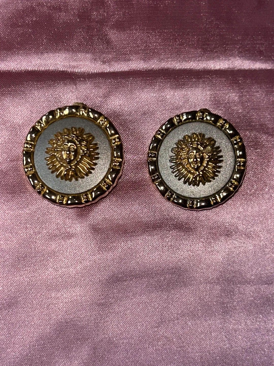 Vintage Gold Medusa Clip On Earrings image indicator(2)