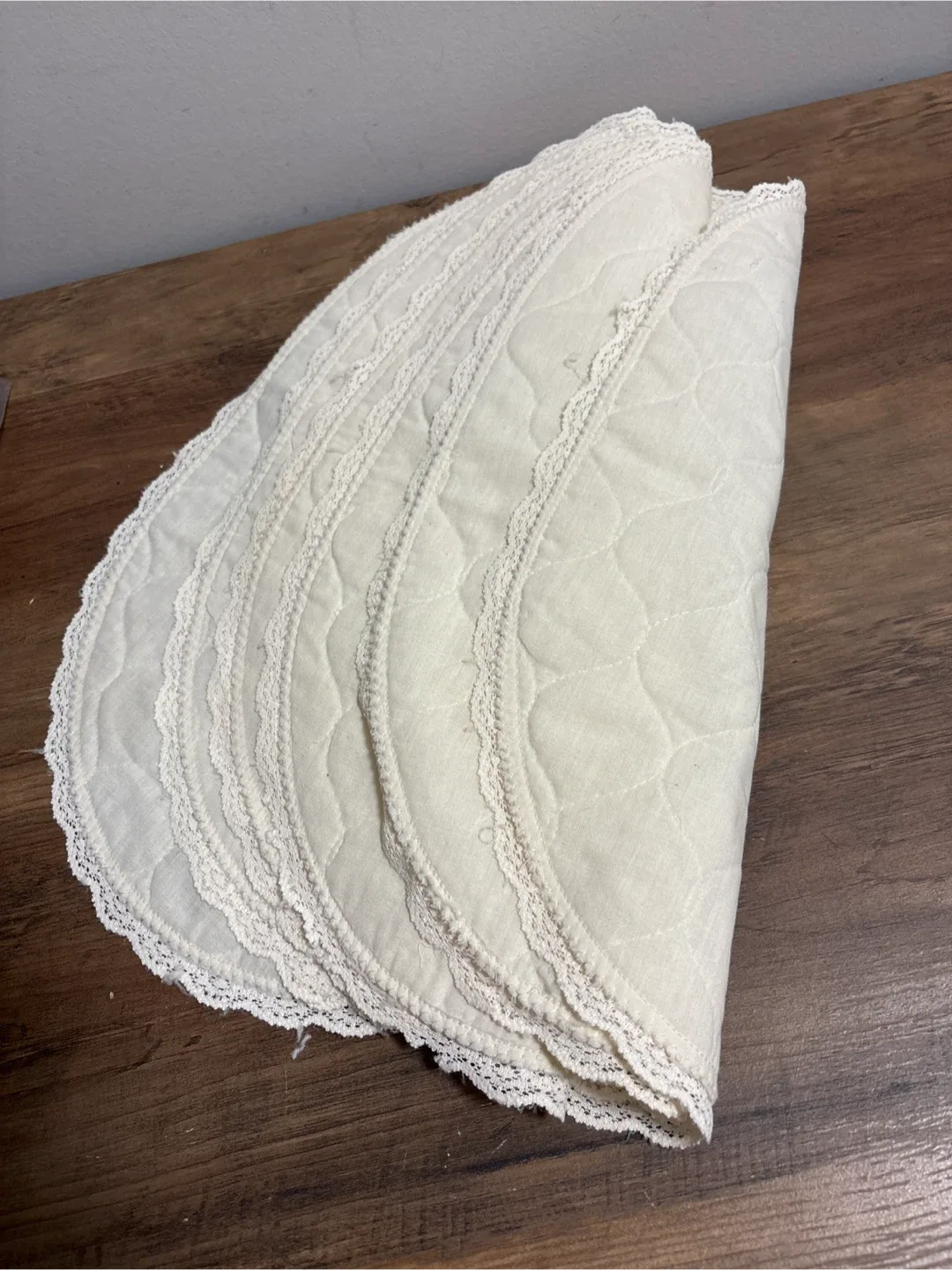 Vintage Oval Placemats with Lace Trim - Set of 6 image indicator(3)