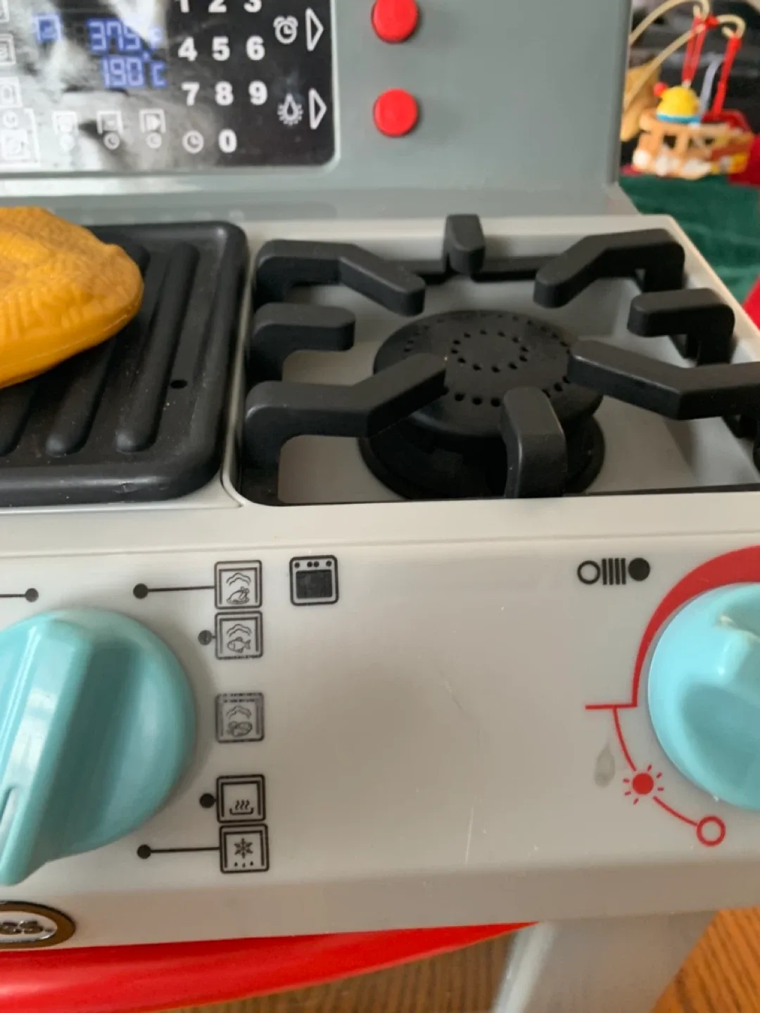 Little Tikes First Oven Realistic Pretend Play Kitchen image indicator(3)