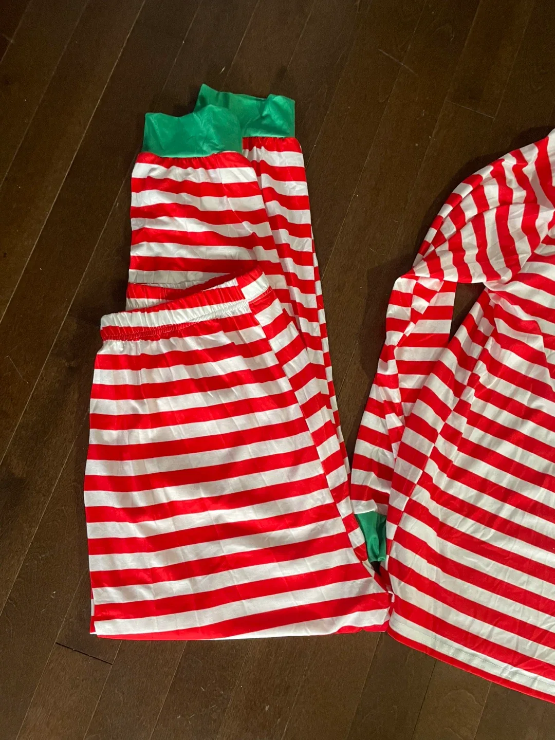 Ladies Grinch Holiday Pajama Set - XL image indicator(3)