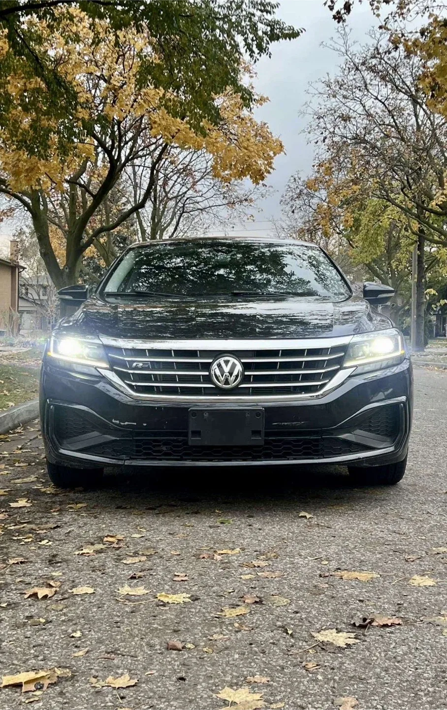 Volkswagen Passat - Black Sedan