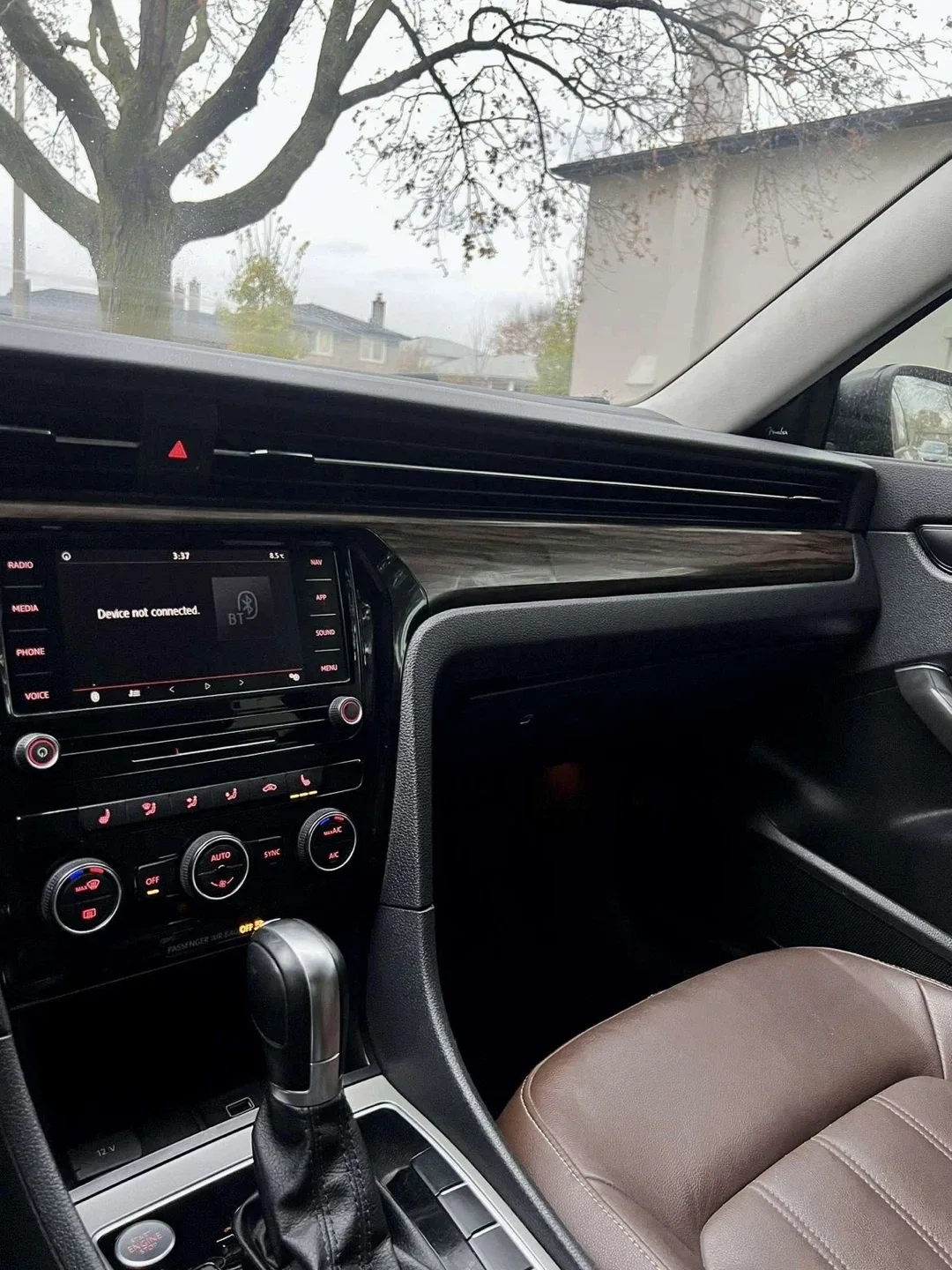 Volkswagen Passat - Black Sedan image indicator(9)