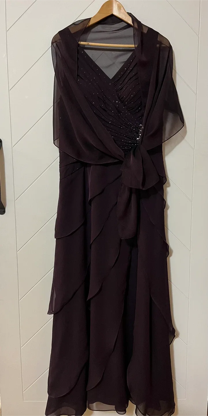 Beautiful Formal Dress with Shawl Size 8-10 image indicator(5)