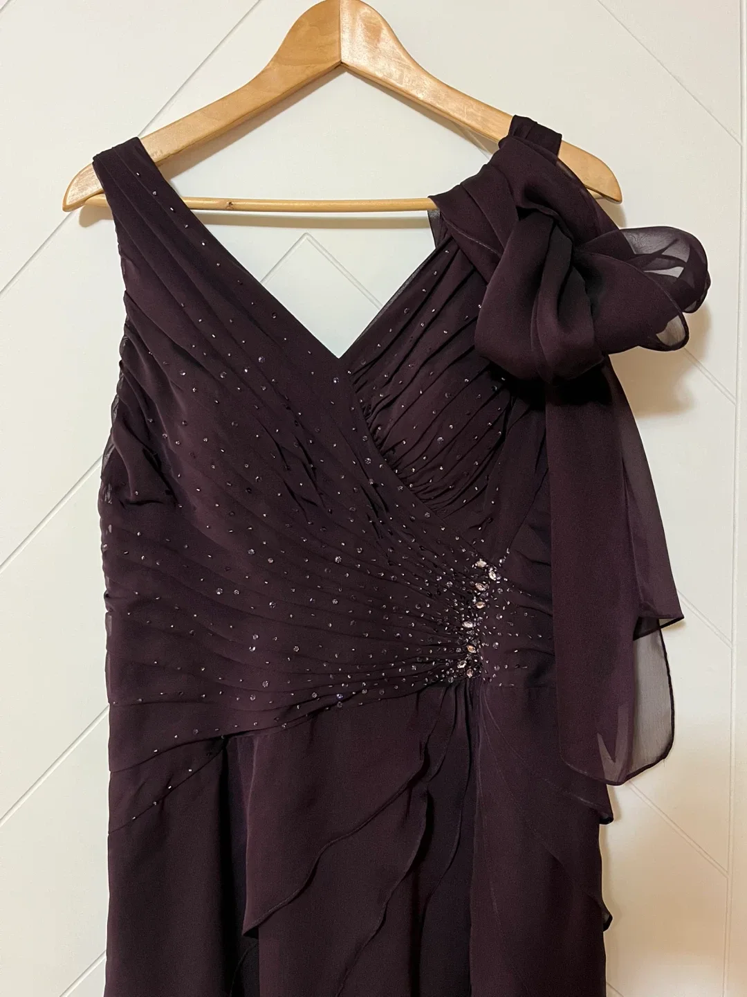 Beautiful Formal Dress with Shawl Size 8-10 image indicator(10)