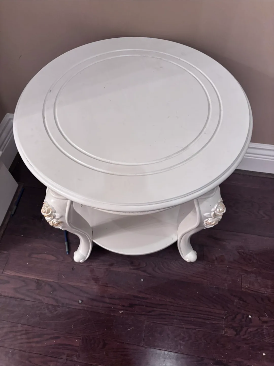 White Round Accent Table image indicator(2)