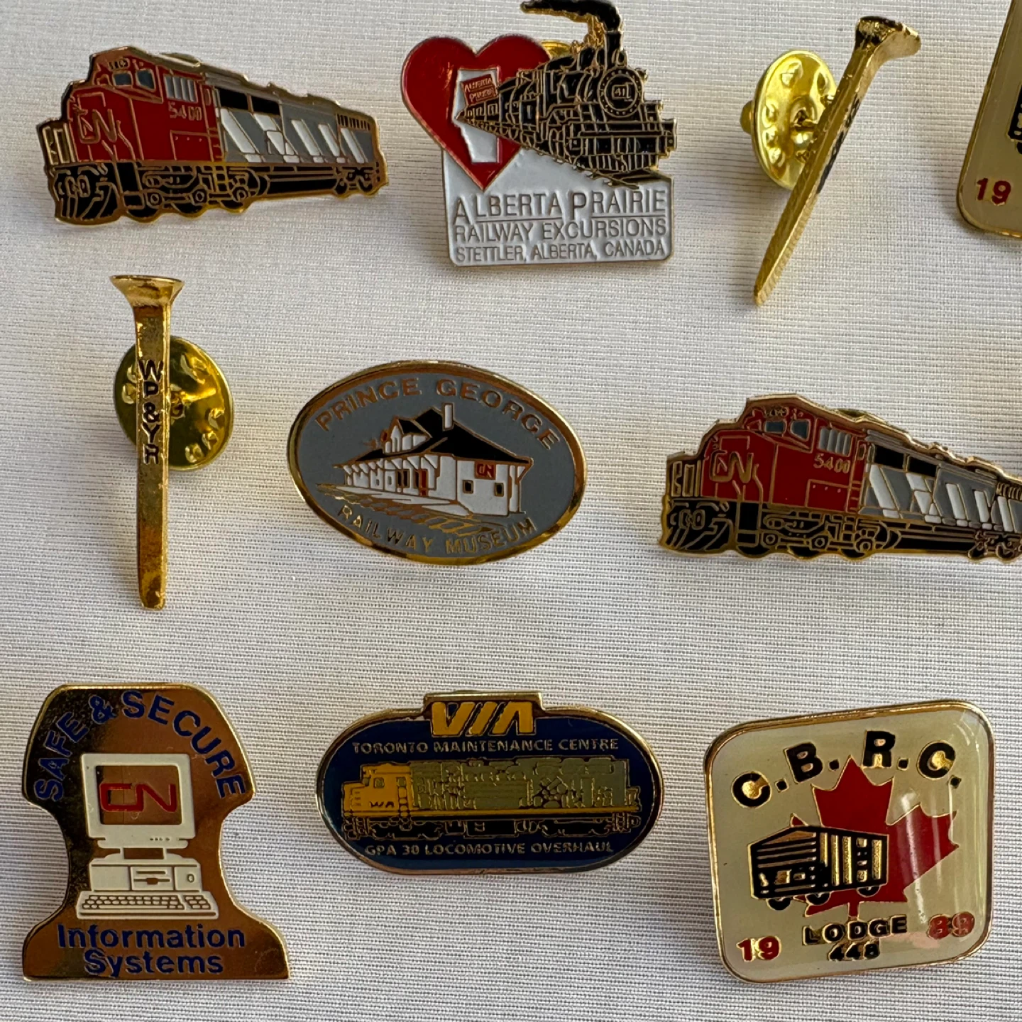 Vintage Canadian Railway Pin Lot CN Via Rail Railway Memorabilia - photo 5