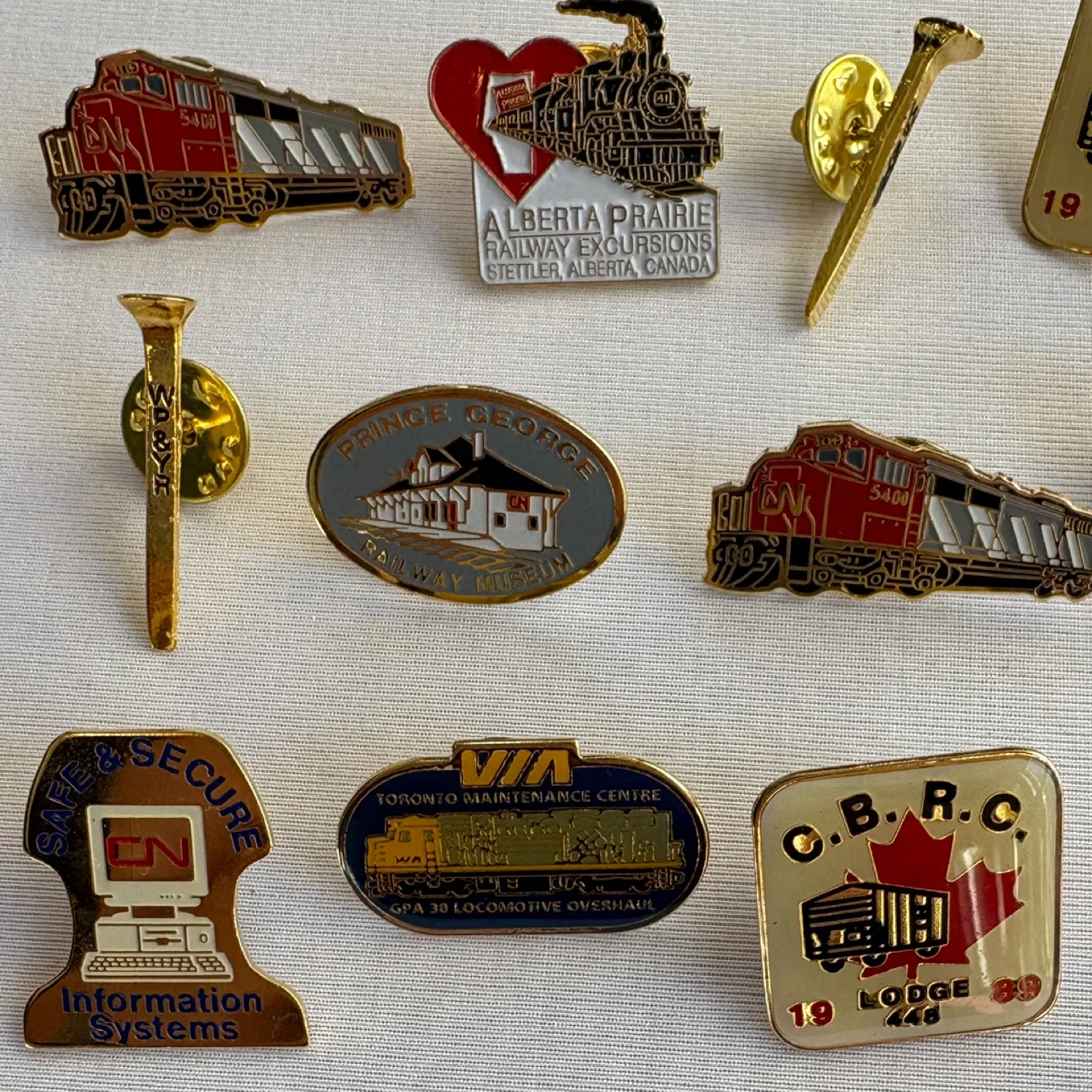 Vintage Canadian Railway Pin Lot CN Via Rail Railway Memorabilia image indicator(5)
