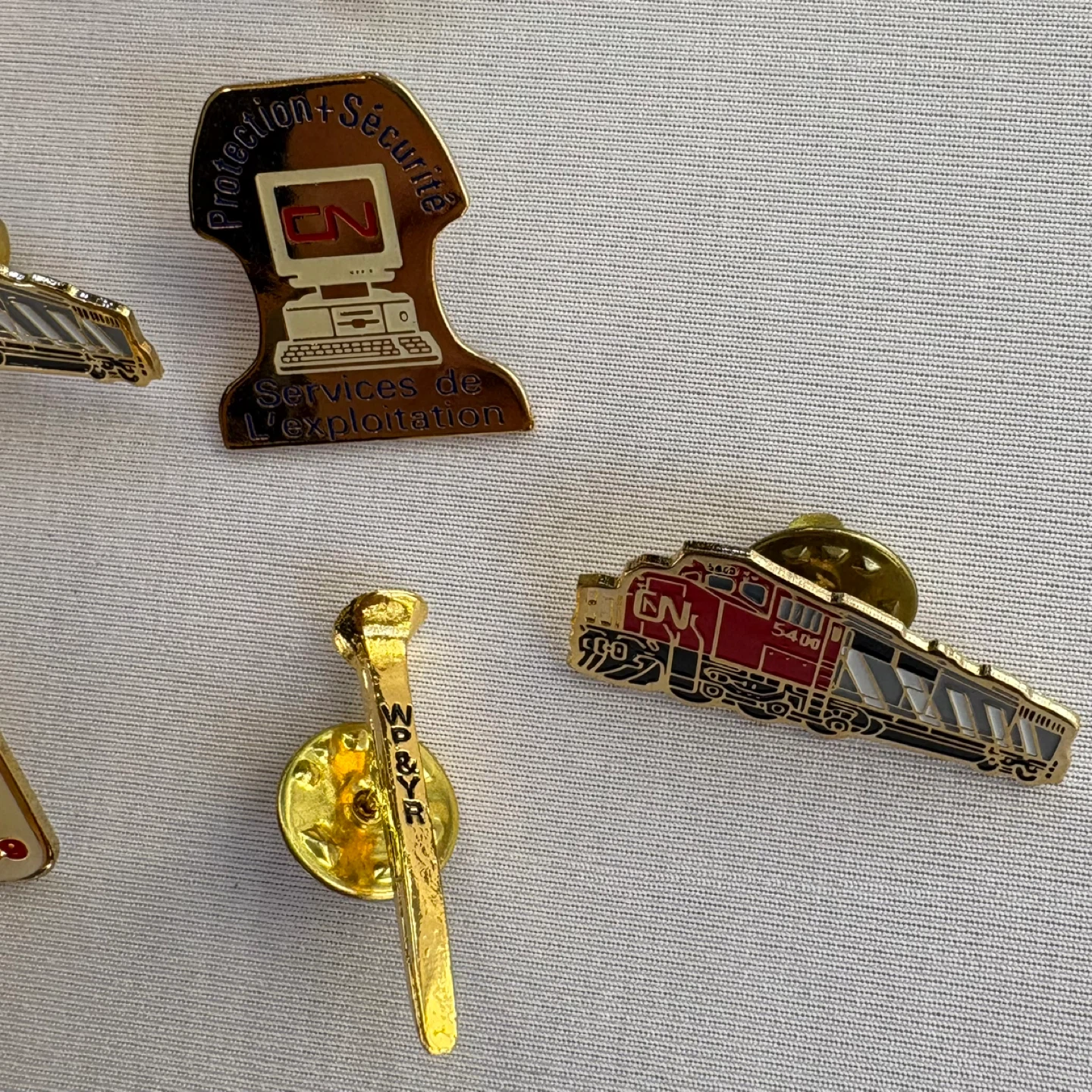 Vintage Canadian Railway Pin Lot CN Via Rail Railway Memorabilia - photo 4