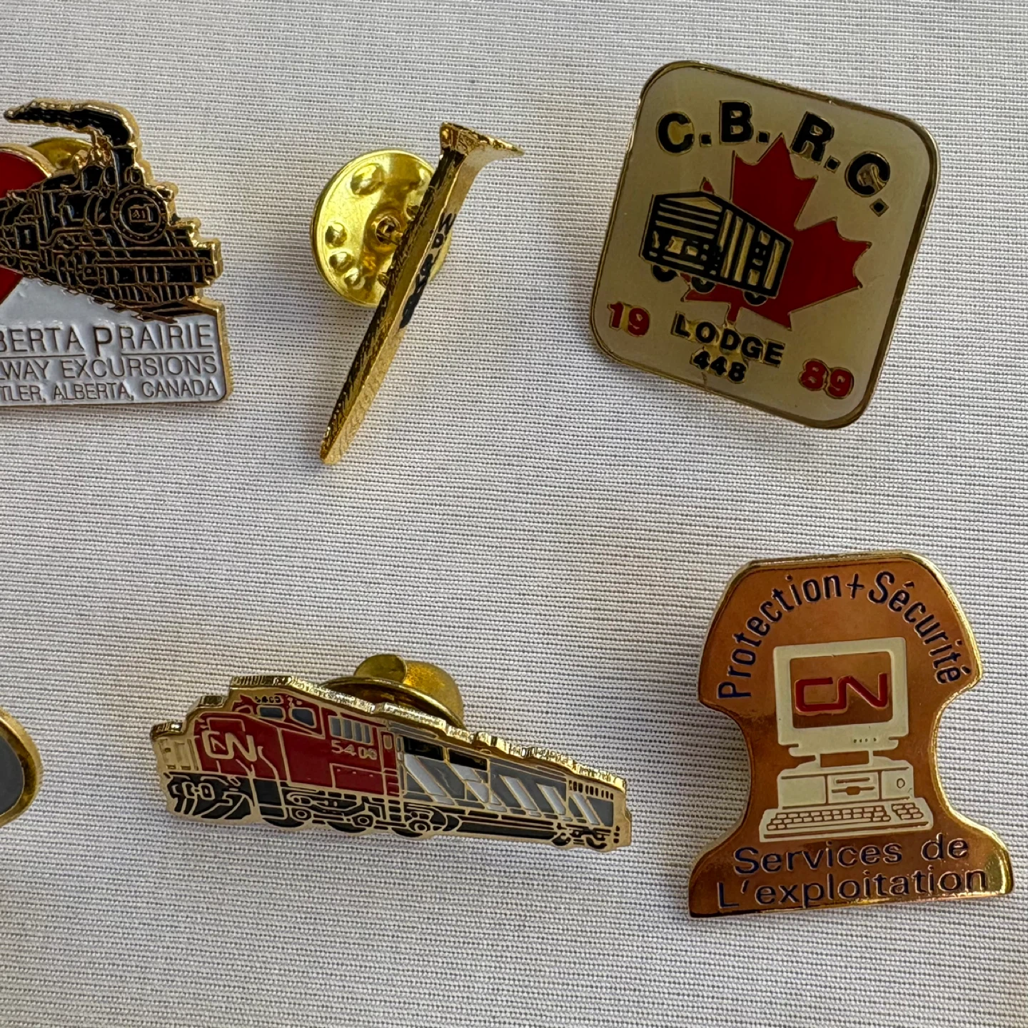 Vintage Canadian Railway Pin Lot CN Via Rail Railway Memorabilia - photo 3
