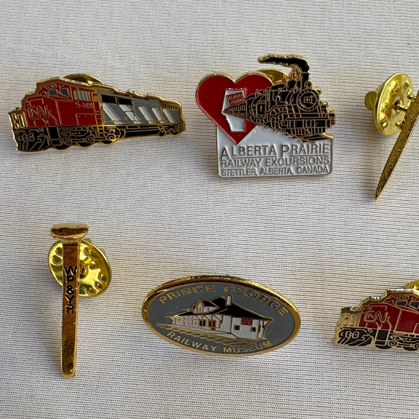 Vintage Canadian Railway Pin Lot CN Via Rail Railway Memorabilia - photo 2