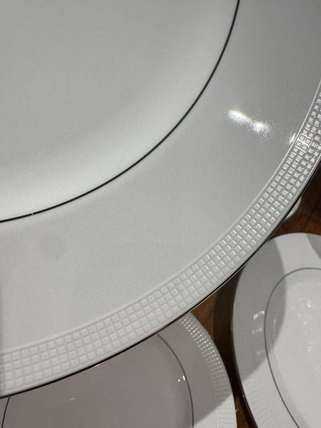 Brand New Vera Wang Wedgwood blanc sur blanc  5PC Set image indicator(6)