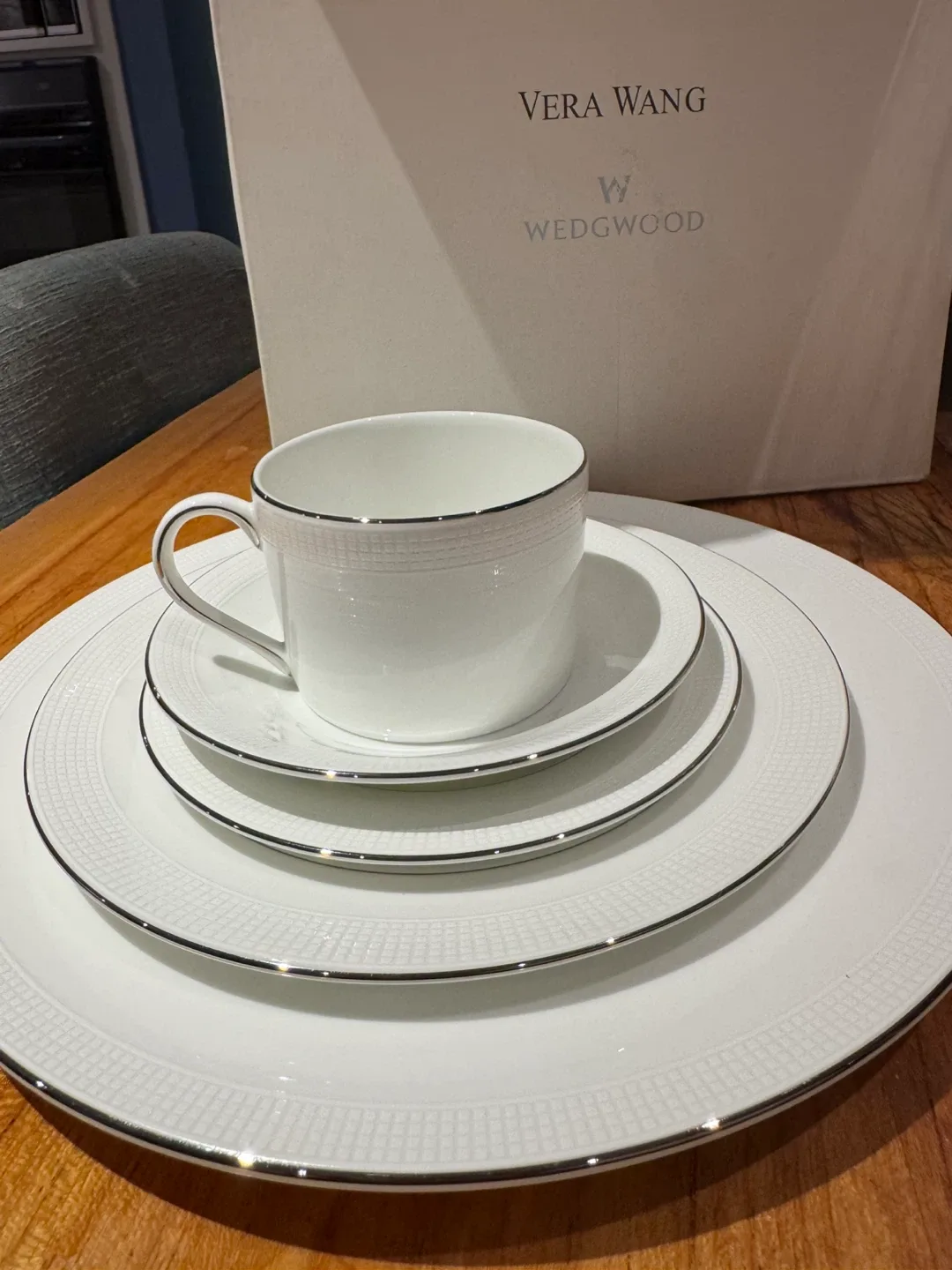 Brand New Vera Wang Wedgwood blanc sur blanc  5PC Set