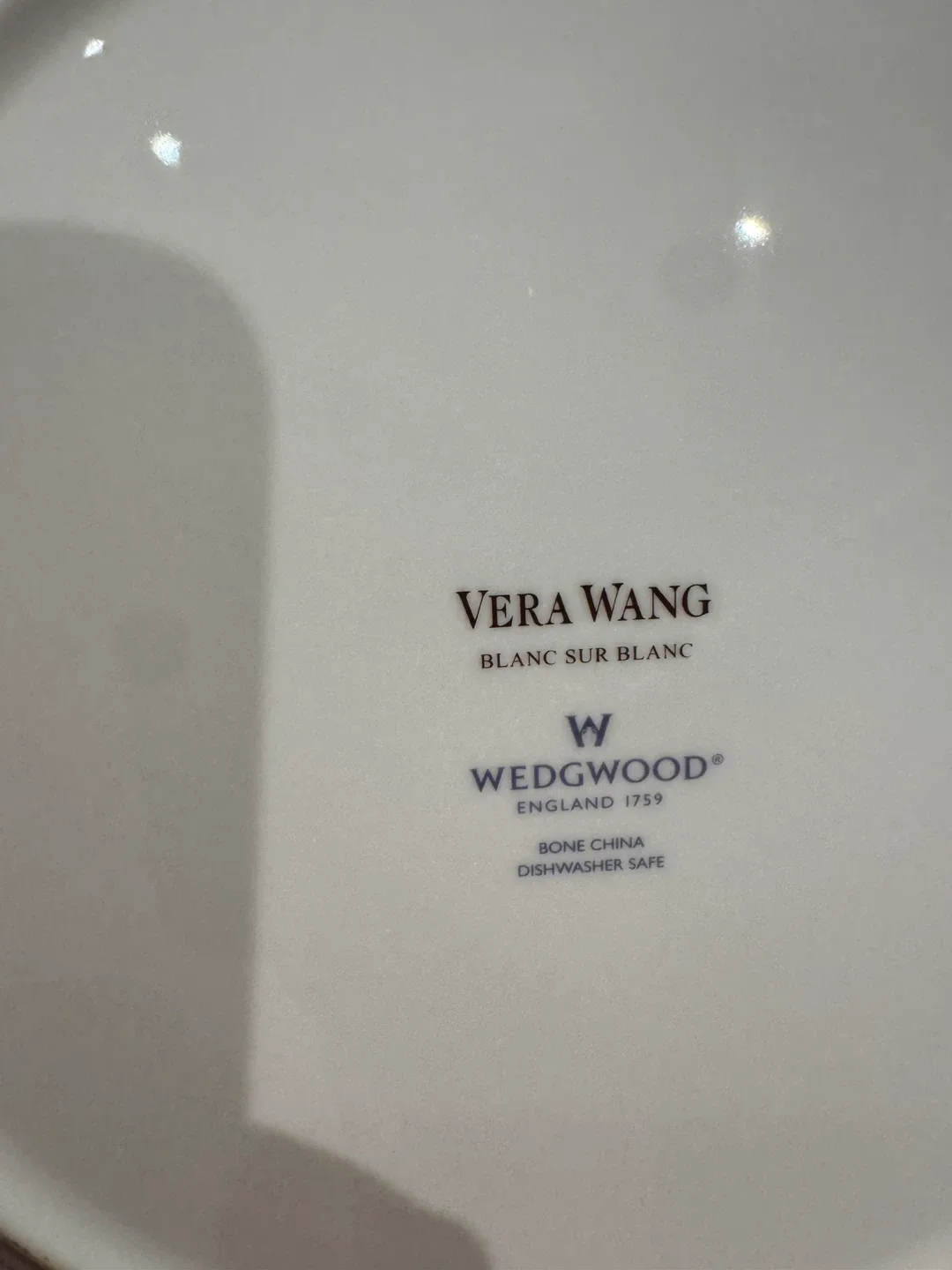 Brand New Vera Wang Wedgwood blanc sur blanc  5PC Set image indicator(8)