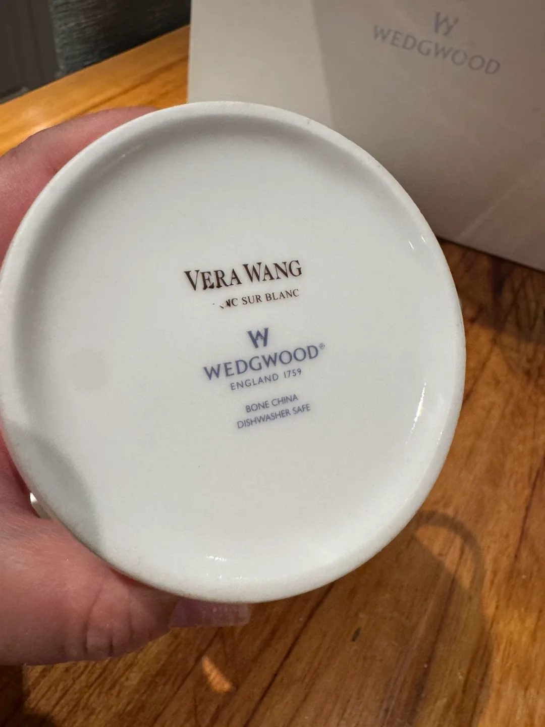 Brand New Vera Wang Wedgwood blanc sur blanc  5PC Set image indicator(7)