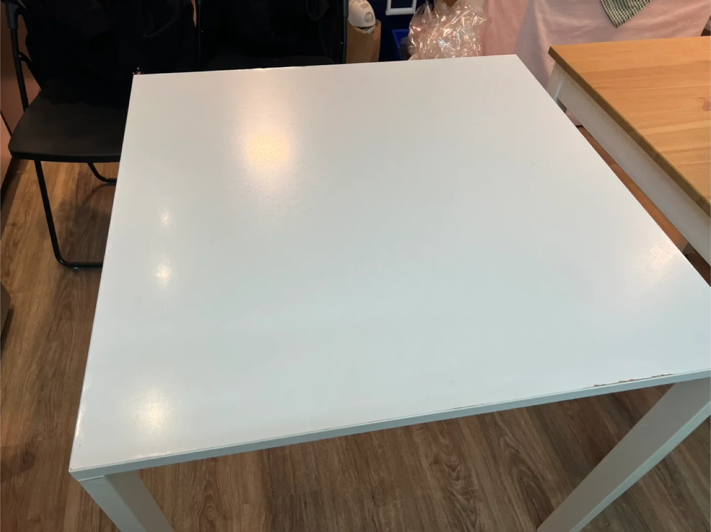 White Square Table (28x28 inches)