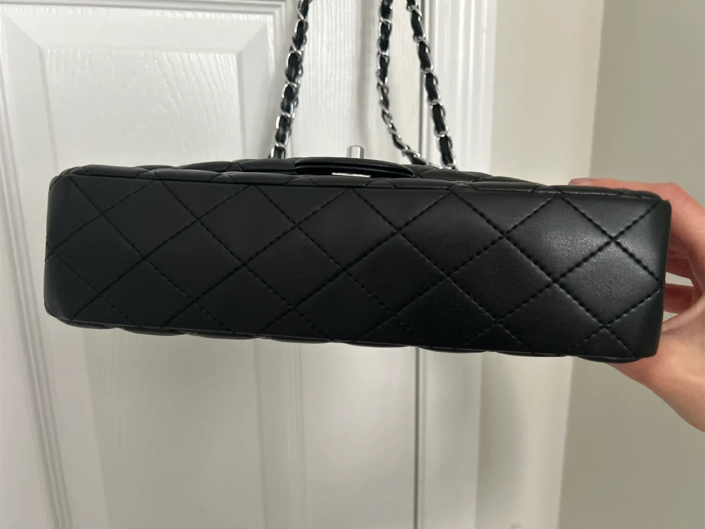 Chanel Black Quilted Leather Handbag image indicator(2)