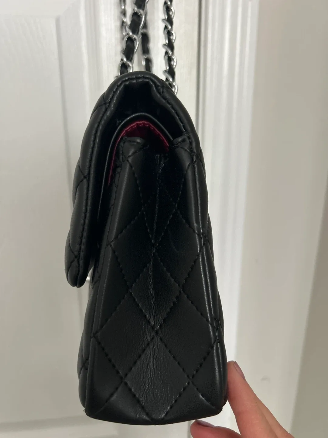 Chanel Black Quilted Leather Handbag image indicator(3)