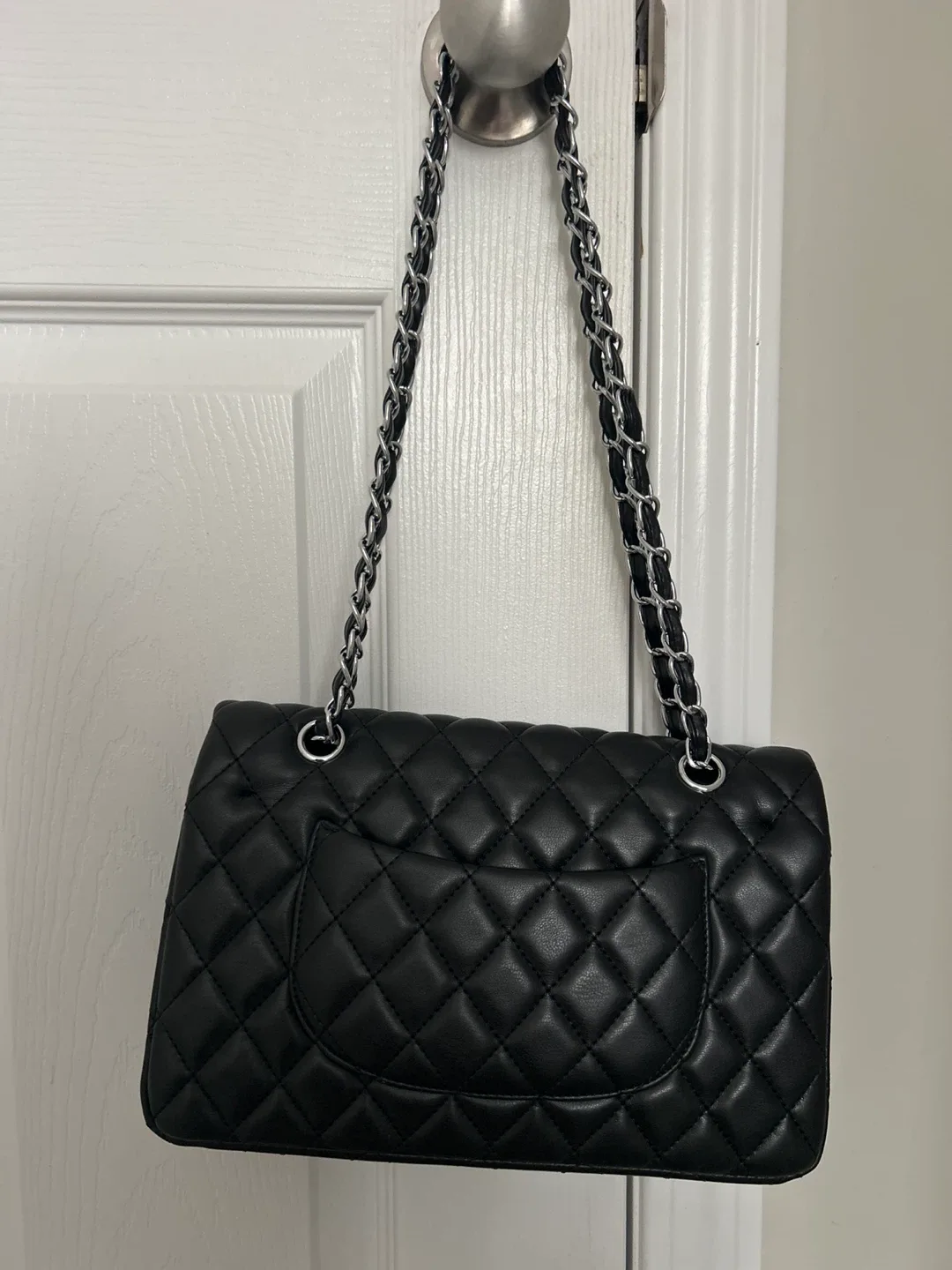 Chanel Black Quilted Leather Handbag image indicator(5)