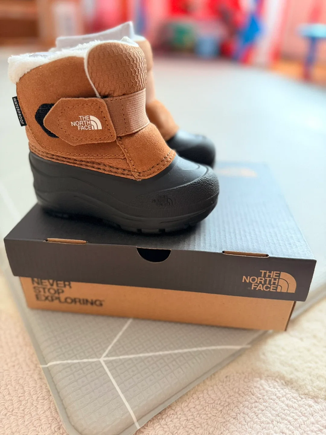 The North Face Toddler Alpenglow II Boots - Size 7 image indicator(3)