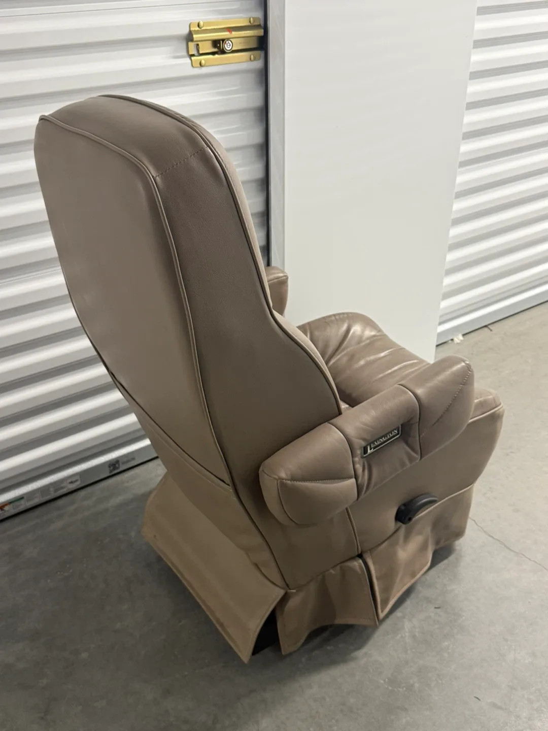 Flexsteel Swivel Captain's Chair - Beige image indicator(4)