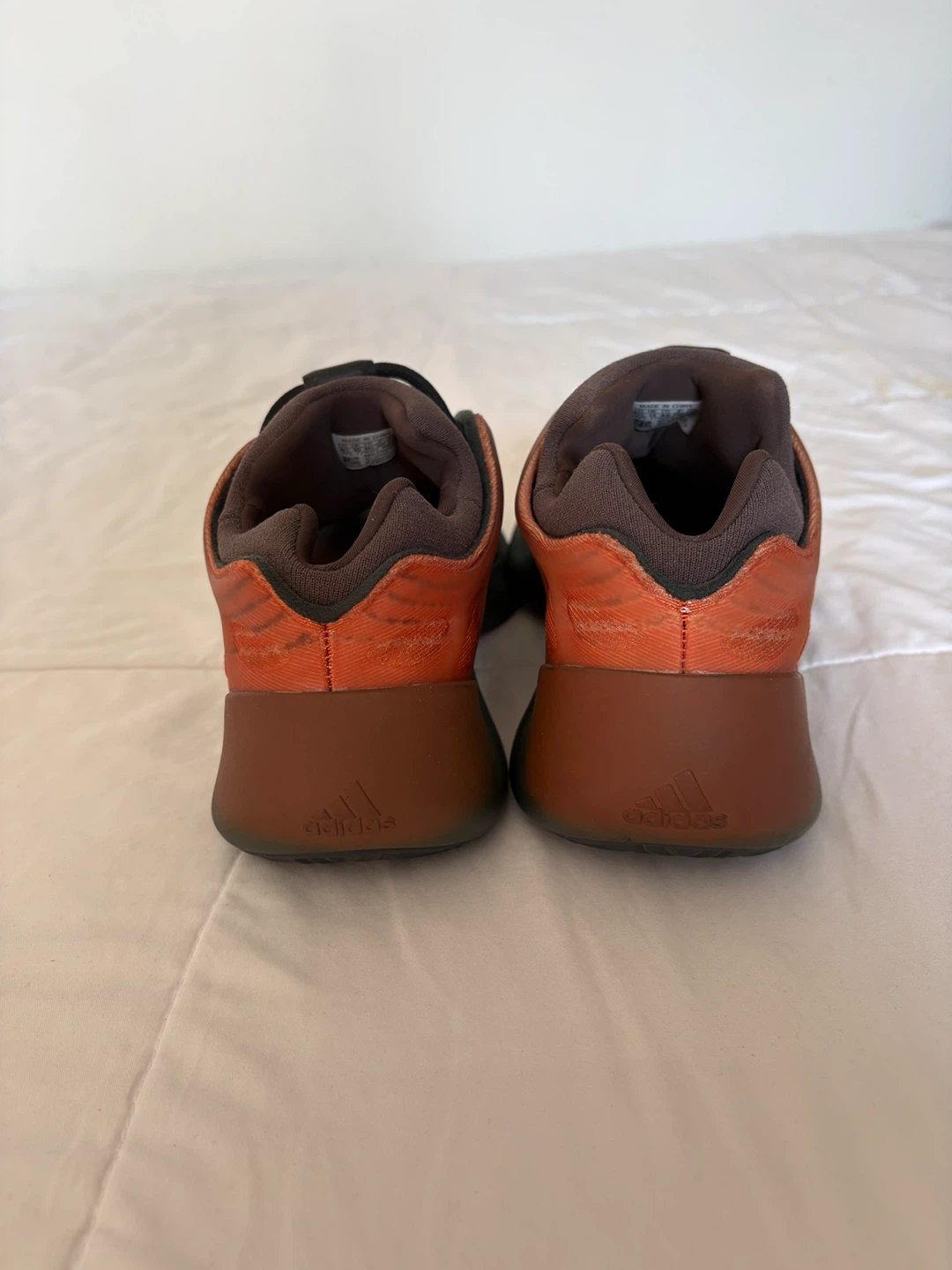 Adidas Yeezy 700 V3 ‘Copper Fade’ 11.5 $80 - photo 4