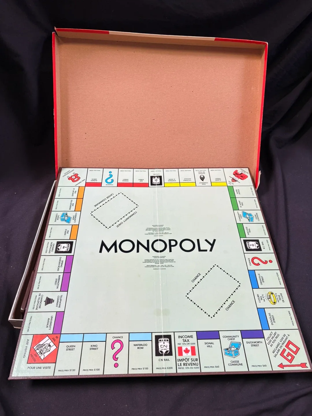 #cleanout Monopoly Canadian Edition by Parker Brothers image indicator(2)