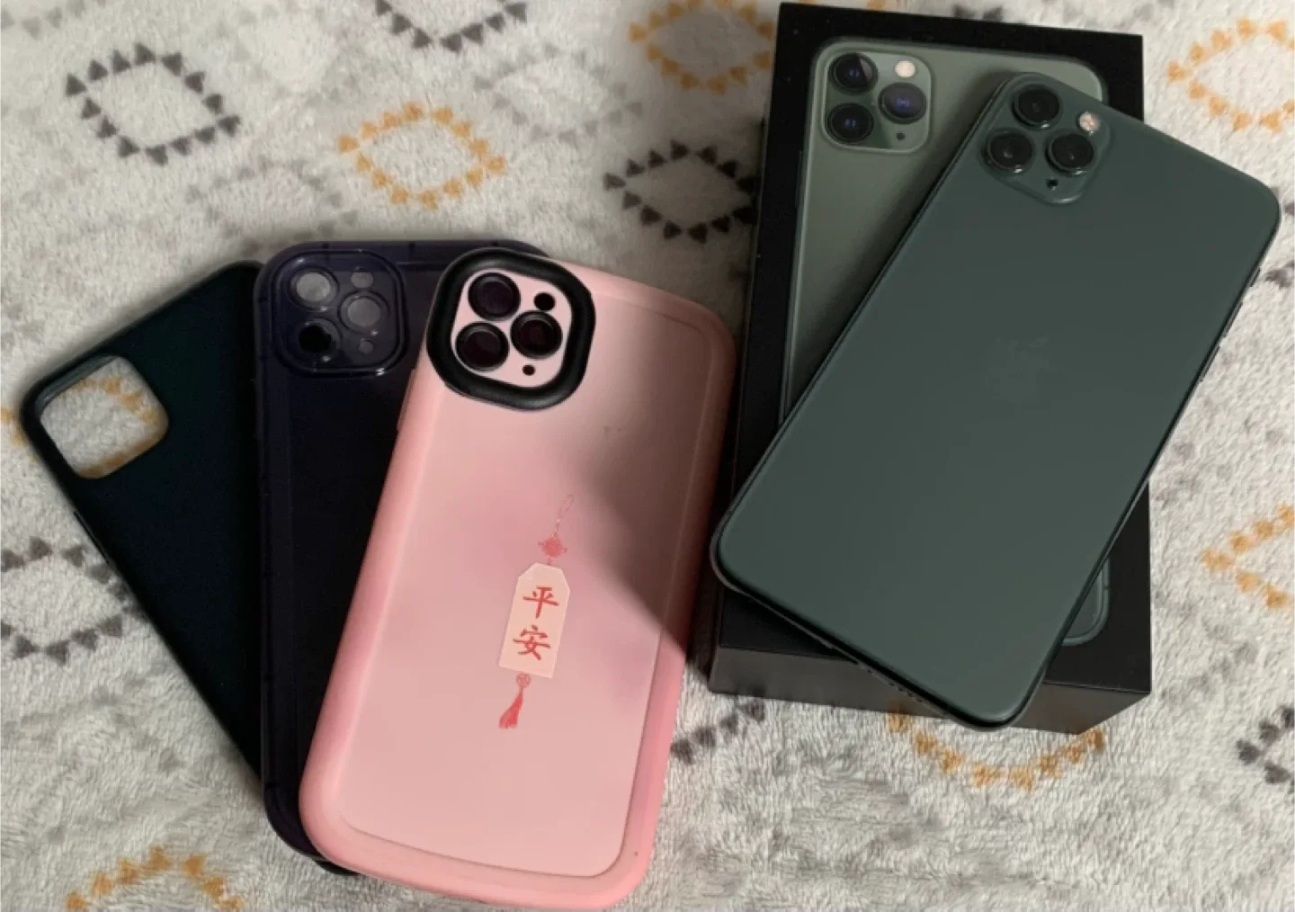 iPhone 11 Pro Max - Great Condition! image indicator(2)