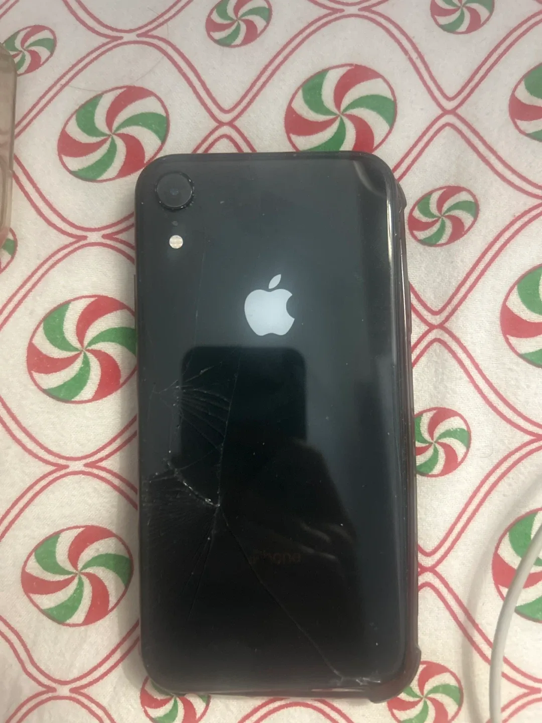 Cracked iPhone XR image indicator(2)