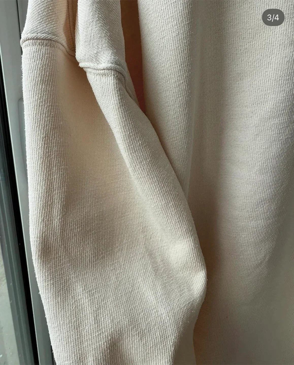 Aritzia Wilfred Cream-Colored Crewneck Sweatshirt Size M image indicator(3)