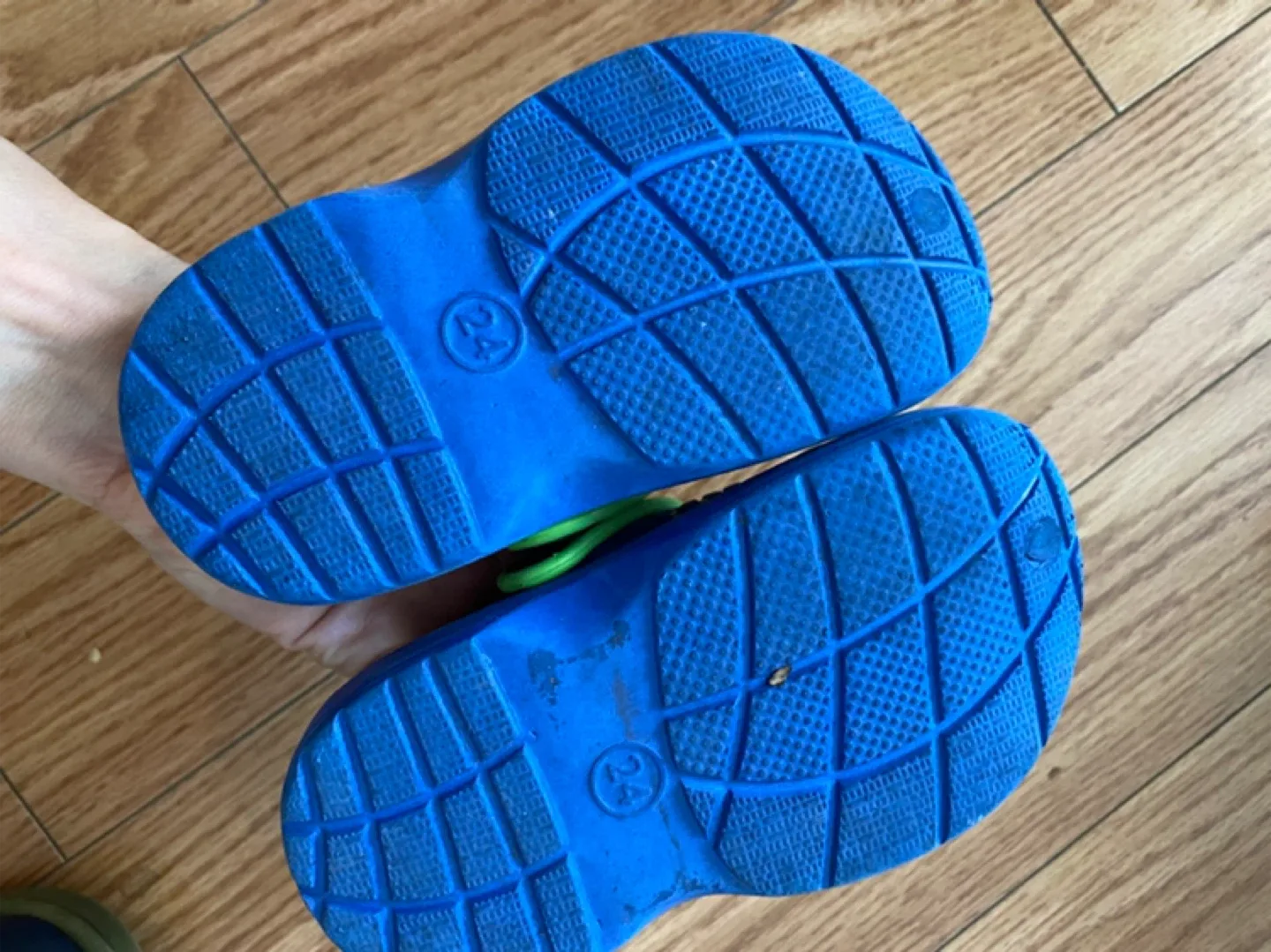 Blue & Green Kids' Clogs - Size 8 image indicator(3)
