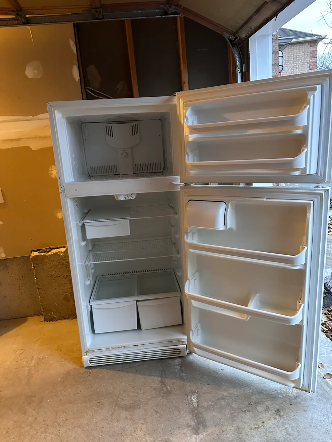 Frigidaire White Top-Freezer Refrigerator - photo 2