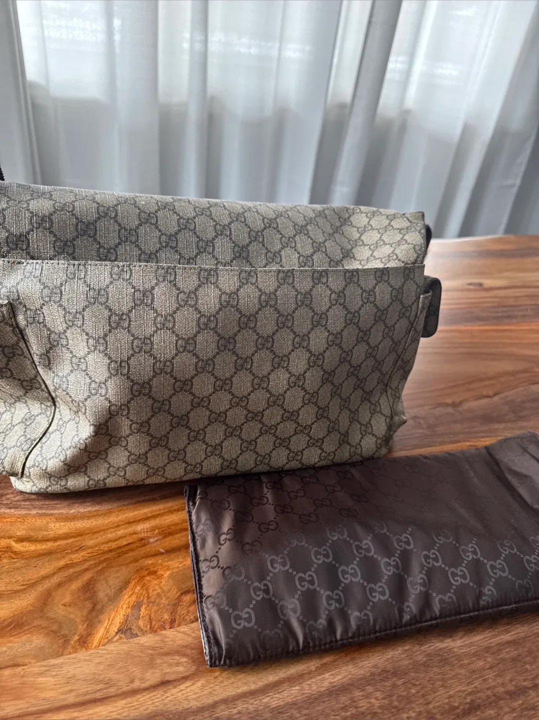 Gucci GG Beige Bag image indicator(2)