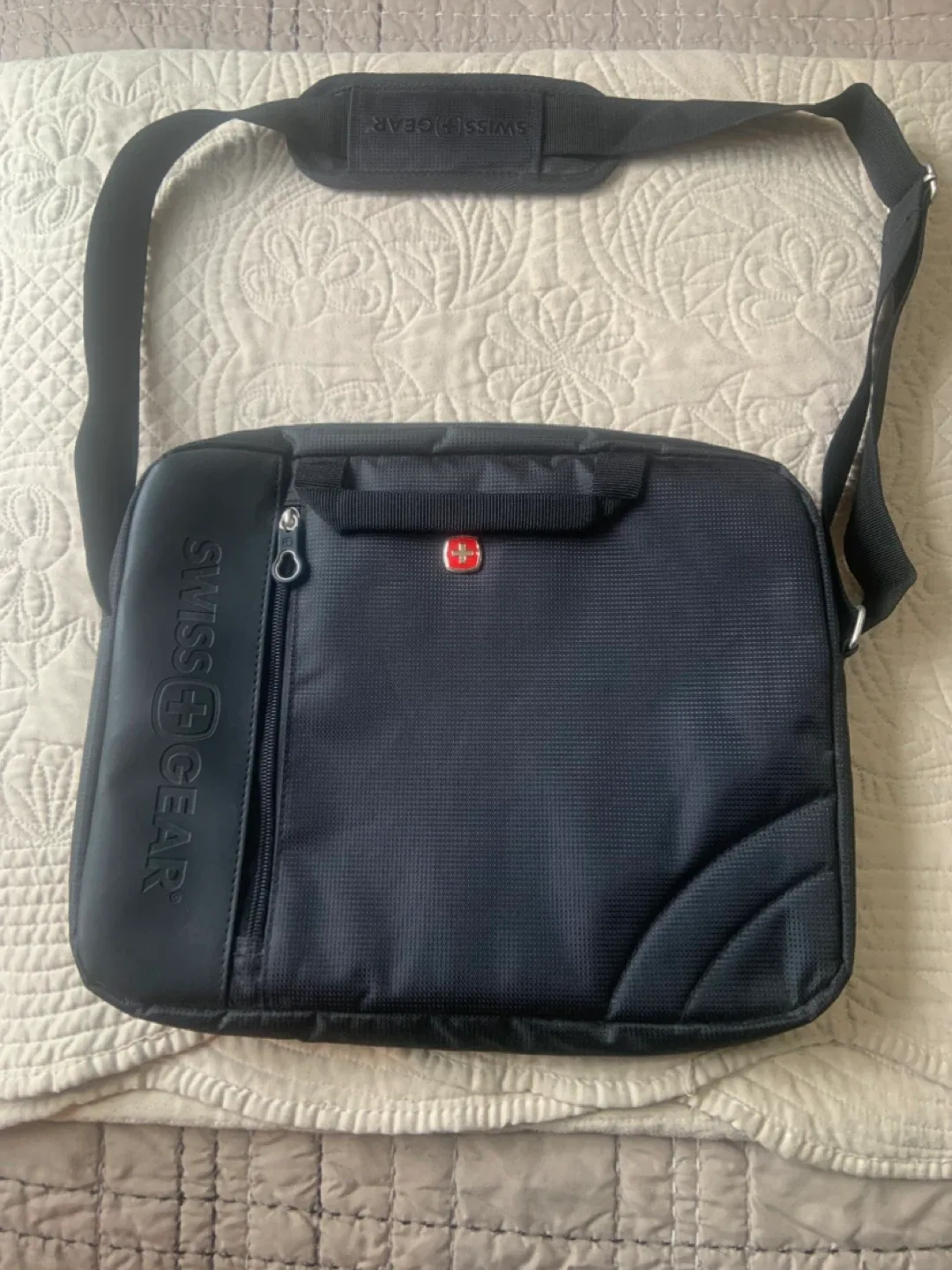 New Swiss Gear Ultra Slim Laptop 14 Case image indicator(2)